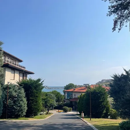 Cozy Ground-floor With Terrace 公寓 索佐波尔