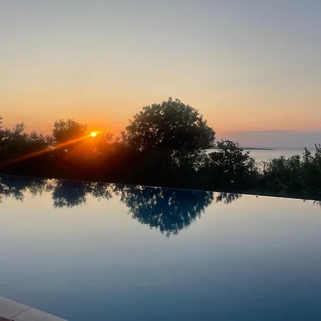 Cozy Ground-floor With Terrace Apartament *